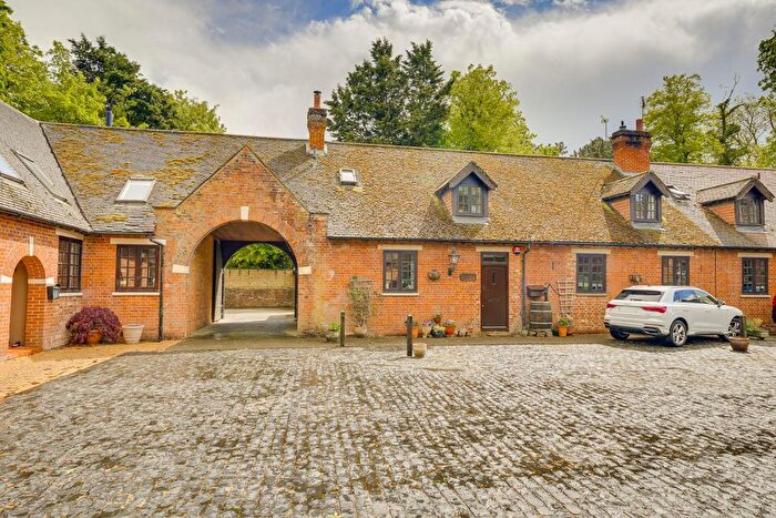 4 Bedroom Property For Sale In Stable Yard, Mentmore, Leighton Buzzard, LU7