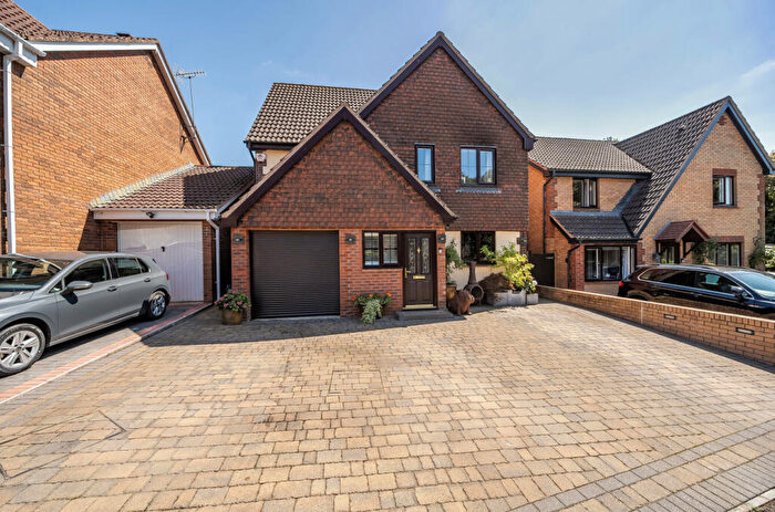 4 Bedroom Detached House For Sale In Thornhill Drive, Swindon, Wiltshire, SN25