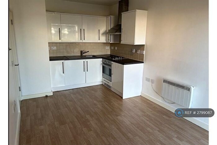 1 Bedroom Flat To Rent In Orchard Court, Potters Bar, EN6