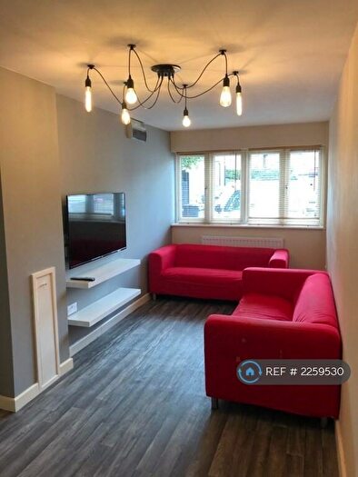 4 Bedroom Semi-Detached House To Rent In Radcliffe Mount, Nottingham, NG2