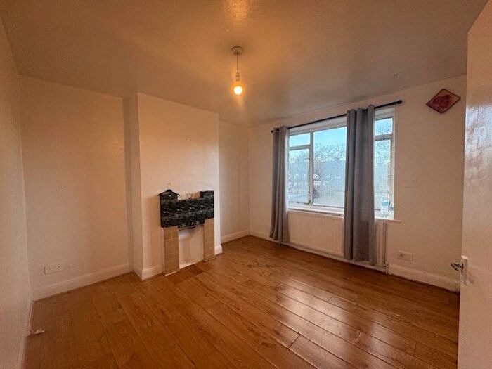 3 Bedroom Terraced House To Rent In Winifred Road, Dagenham, Essex, RM8