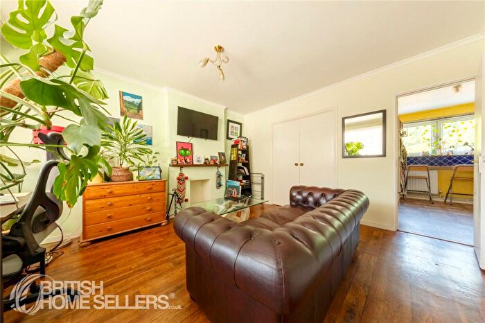 1 Bedroom Apartment For Sale In Jamaica Road, London, SE16