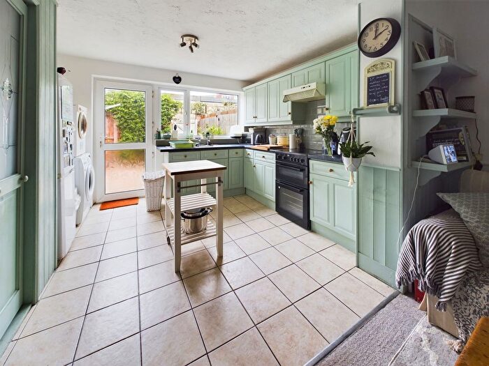 2 Bedroom Terraced House For Sale In Cross Road, Southwick, Brighton, BN42