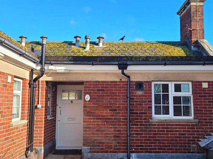 3 Bedroom Flat To Rent In Ambrose Place, Worthing, BN11