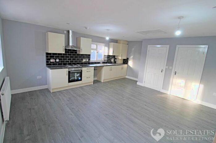 2 Bedroom Bungalow To Rent In Champion Avenue, Tipton, DY4