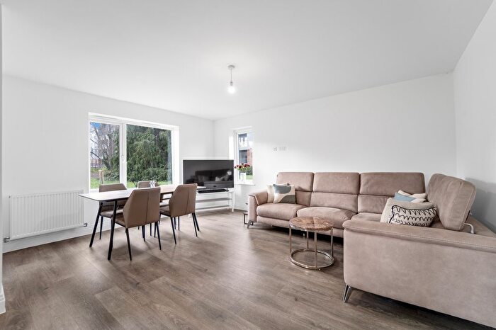 2 Bedroom Flat For Sale In Garrett Crescent, Ottershaw, Chertsey, KT16