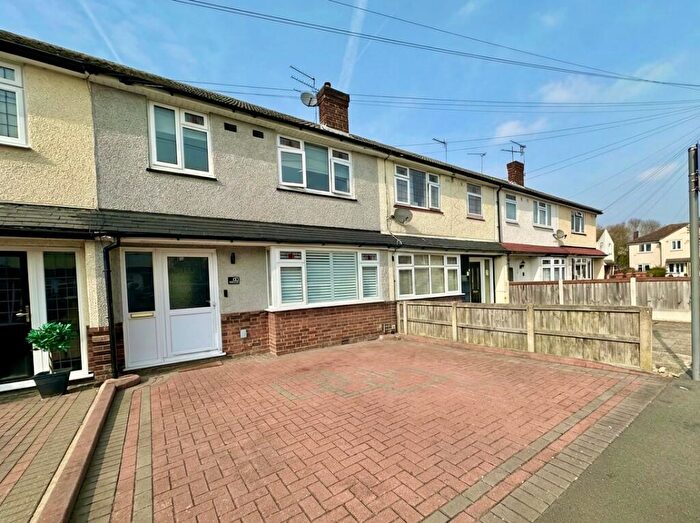 3 Bedroom Terraced House For Sale In Birkdale Avenue, Romford, RM3