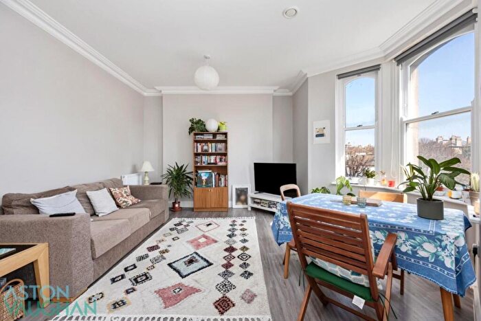 2 Bedroom Apartment To Rent In Selborne Road, Hove, BN3