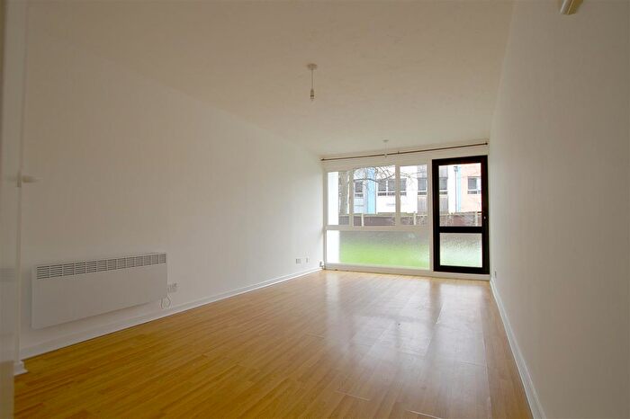 1 Bedroom Flat To Rent In Fairlea Place, London, W5