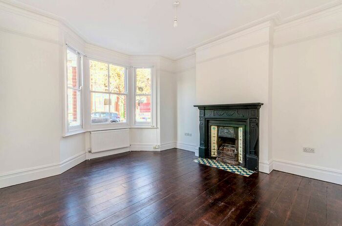 2 Bedroom Flat To Rent In Kinsale Road, Peckham, London, SE15