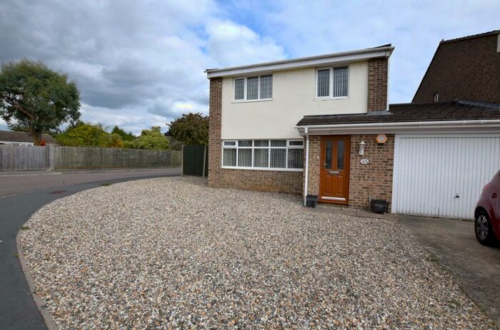 3 Bedroom Link Detached House To Rent In Burns Crescent, Bicester, OX26