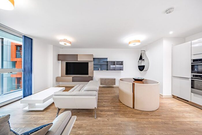 2 Bedroom Flat For Sale In Tiggap House, Cable Walk Greenwich, SE10