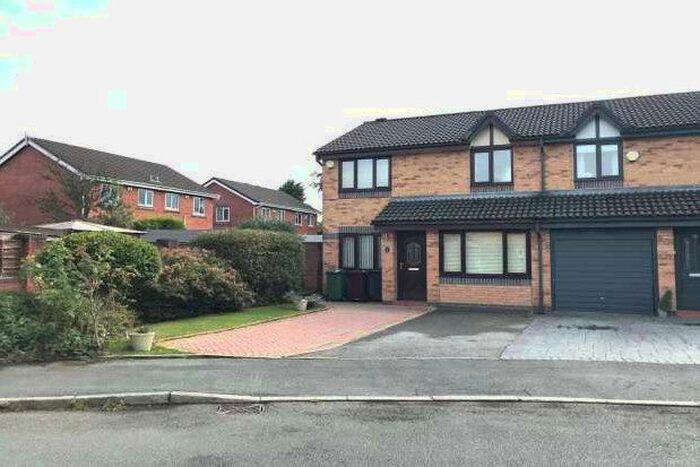 4 Bedroom Property To Rent In Haseley Close, Manchester, M26