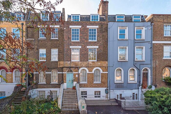 2 Bedroom Flat For Sale In Queens Road, Peckham, London, SE15