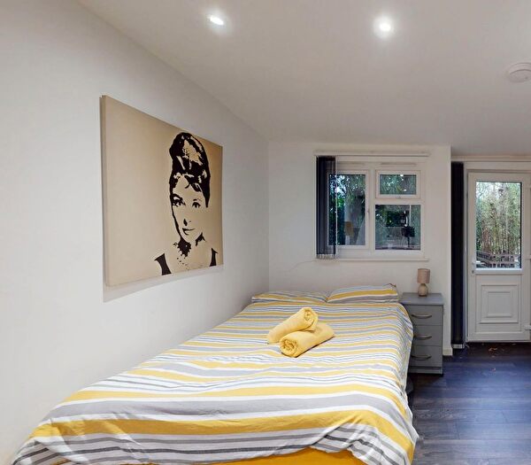 Studio To Rent In Blenheim Gardens, London, NW2