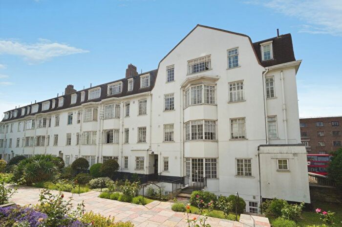 1 Bedroom Flat For Sale In Flat A, Wavertree Court, London, SW2