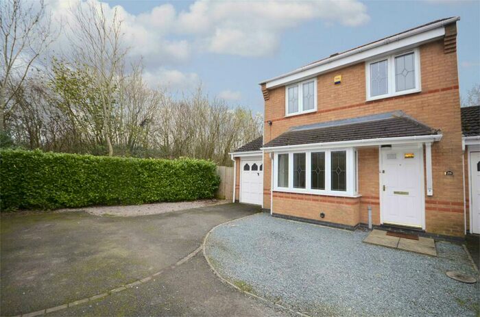 3 Bedroom Link Detached House To Rent In Lancaster Drive, Thrapston, Kettering, Northamptonshire, NN14