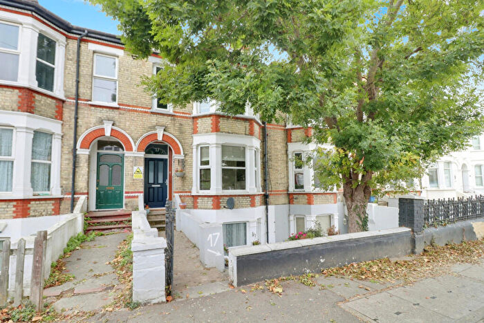 1 Bedroom Flat To Rent In Lancaster Gardens, Southend-on-sea, SS1