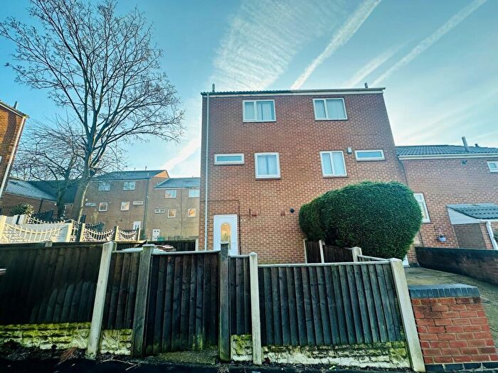 3 Bedroom Terraced House To Rent In Ashwell Gardens, Nottingham, NG7