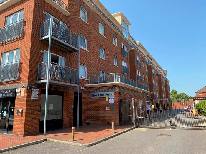 3 Bedroom Flat To Rent In High Street, Uxbridge, UB8
