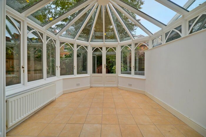 2 Bedroom Flat To Rent In Hillside Gardens, Highgate, N6