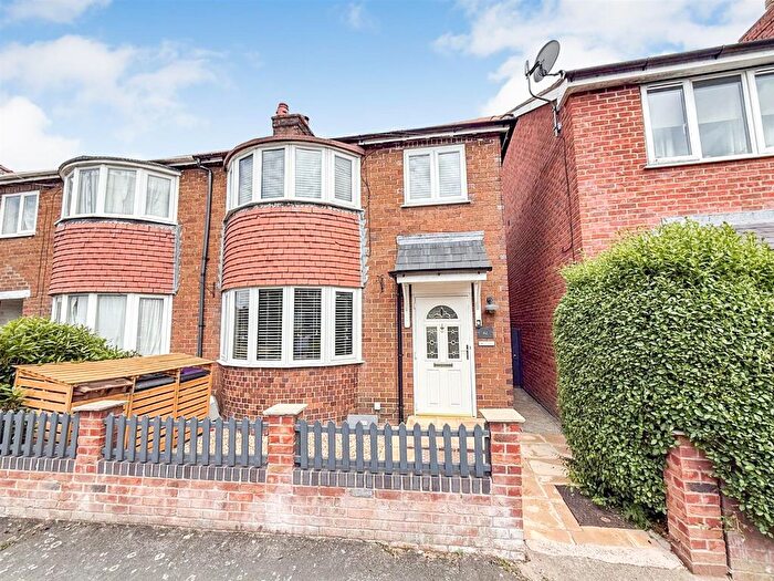 3 Bedroom Semi Detached House For Sale In Llwyn Road, Oswestry, SY11