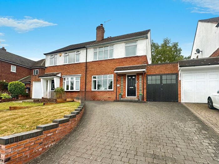 3 Bedroom Semi-Detached House For Sale In Buttons Farm Road, Wolverhampton, WV4