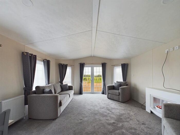 2 Bedroom Chalet For Sale In Coots Lane, Mumby, Alford, LN13