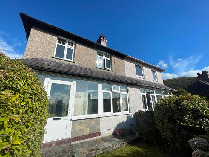 3 Bedroom Semi-Detached House For Sale In Ffordd Dinas, Llanfairfechan, Conwy, LL33