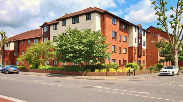 1 Bedroom Flat To Rent In Romana Court, Sidney Road, Staines-Upon-Thames, Surrey TW18
