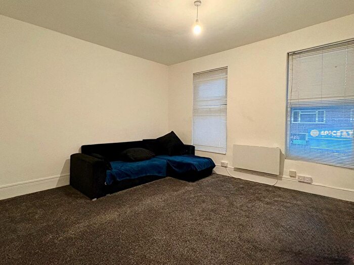 2 Bedroom Maisonette To Rent In Fairfield Road, Yiewsley, UB7