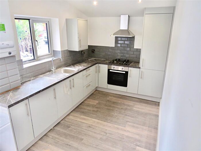 2 Bedroom Flat To Rent In Bromley Road, Huddersfield, HD2