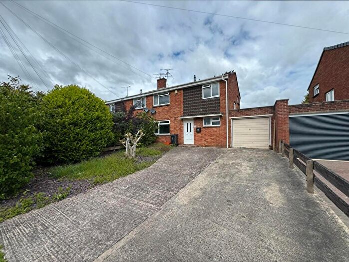 3 Bedroom Property For Sale In Maple Grove, Swindon, SN2