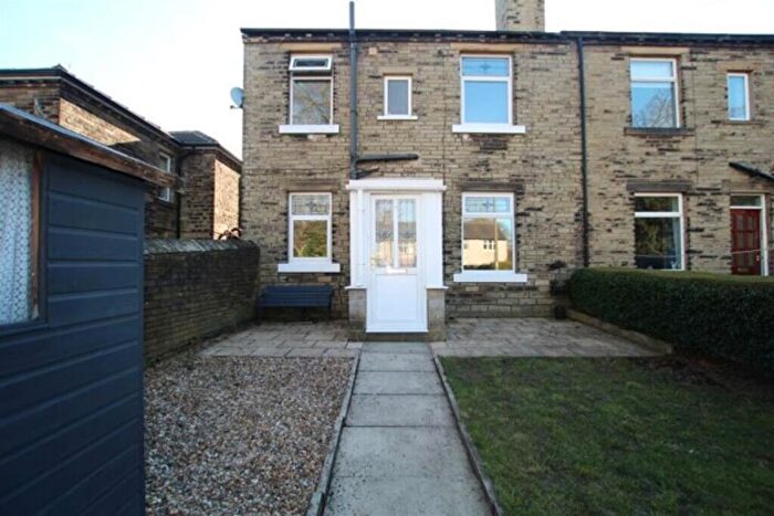 3 Bedroom Terraced House To Rent In Wakefield Road Halifax, HX3