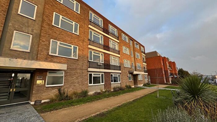 2 Bedroom Flat To Rent In London Road, Leigh-on-Sea, SS9