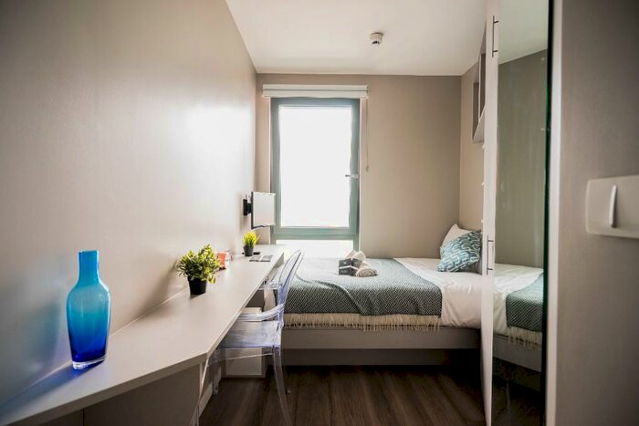 Studio To Rent In Willesden Junction, London, NW10