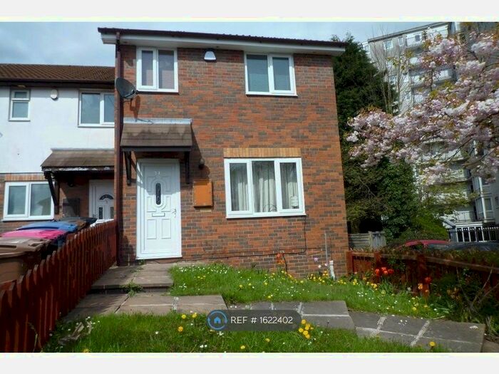 3 Bedroom Semi-Detached House To Rent In Kersal Way, Salford, M7