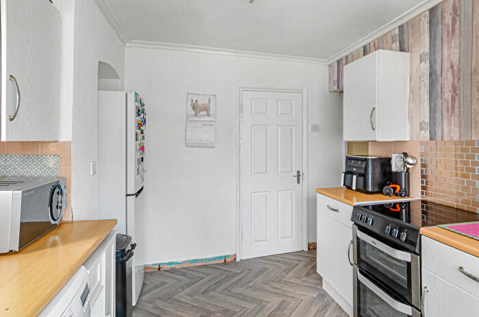 3 Bedroom End Of Terrace House For Sale In Circular Road, Chesterfield, S43