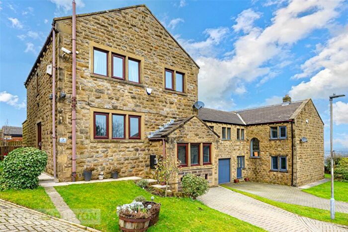 4 Bedroom Detached House For Sale In Mossy Bank Close, Queensbury, Bradford, West Yorkshire, BD13