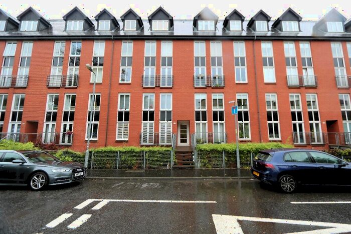 2 Bedroom Flat To Rent In Randolph Gate, Glasgow, G11