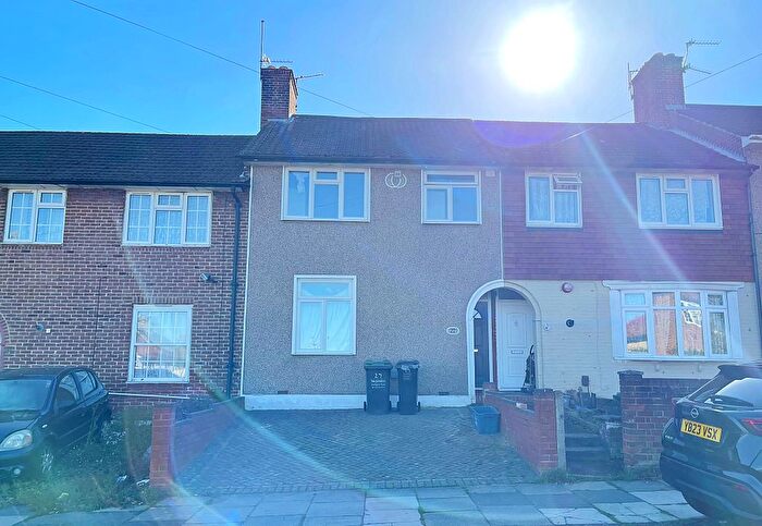 3 Bedroom Terraced House To Rent In Shaw Road, Bromley, BR1