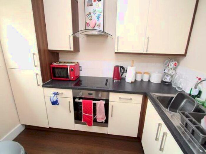 Studio To Rent In Thomas Street, Swindon, SN2