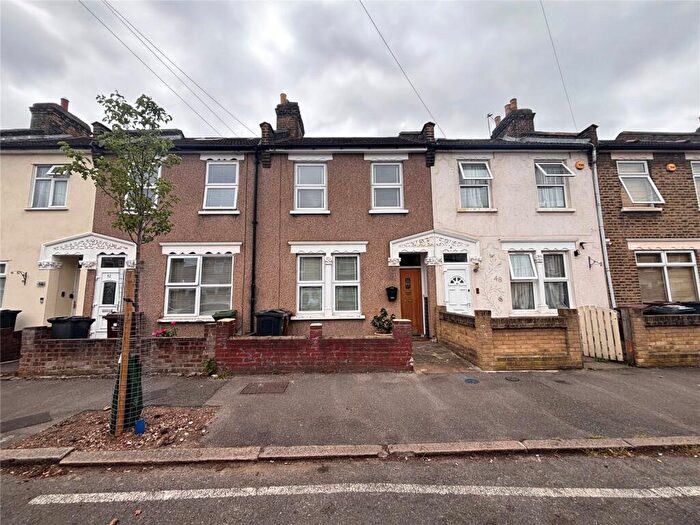 3 Bedroom Terraced House For Sale In Heath Road, Romford, RM6