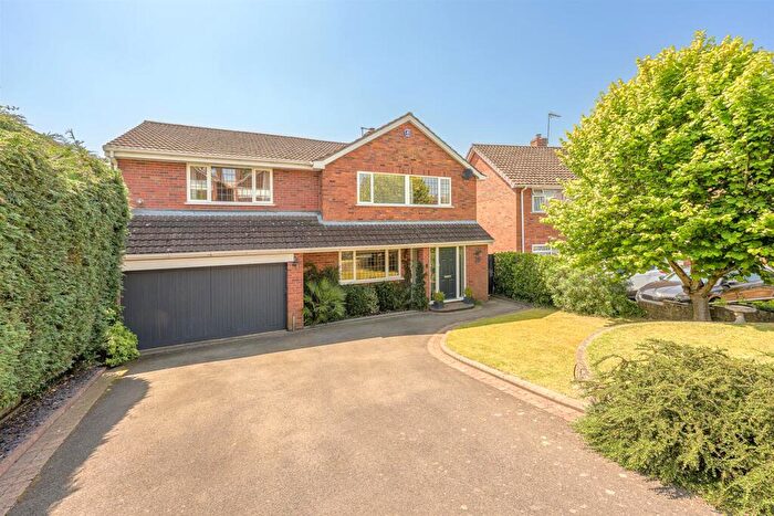 4 Bedroom Detached House For Sale In Yarnborough Hill, Stourbridge, DY8