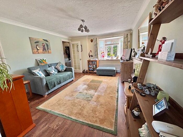 3 Bedroom Detached House For Sale In Grafton Road, Selsey, PO20