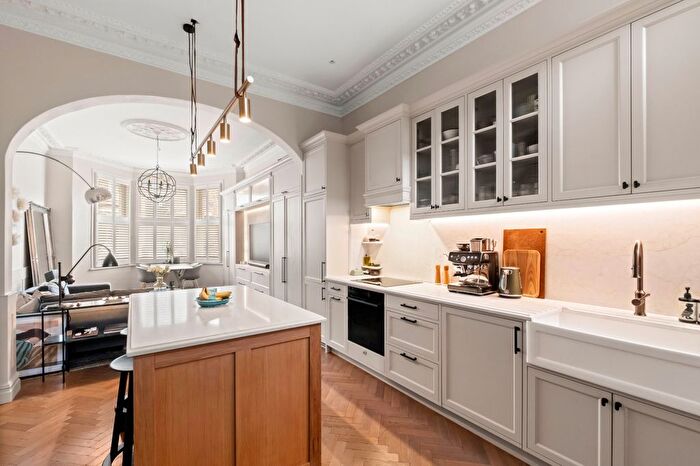 2 Bedroom Flat For Sale In The Chase, London, SW4