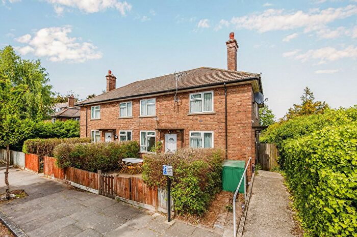 2 Bedroom Maisonette For Sale In Canada Crescent, Acton, W3