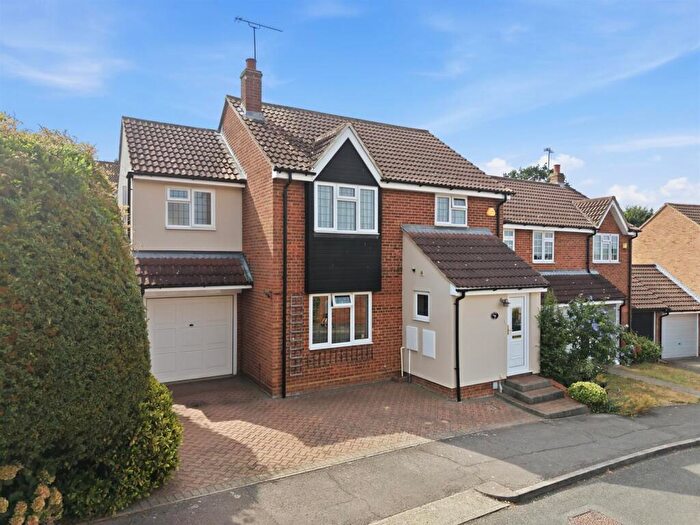 4 Bedroom Semi-Detached House For Sale In Eccleston Gardens, Billericay, CM12