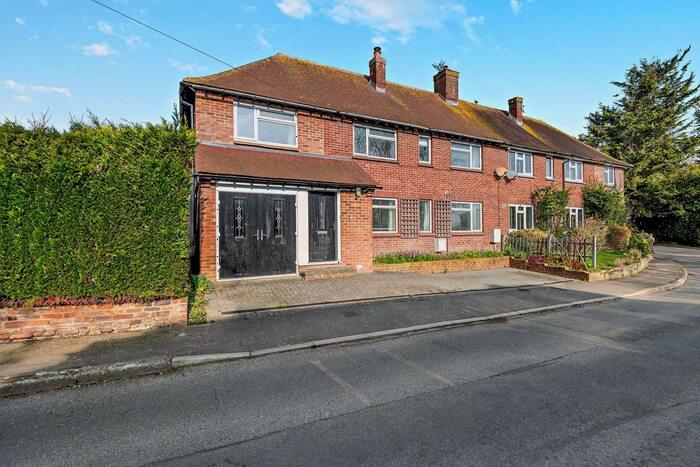 4 Bedroom Semi-Detached House For Sale In Castlefields, Hartfield, TN7
