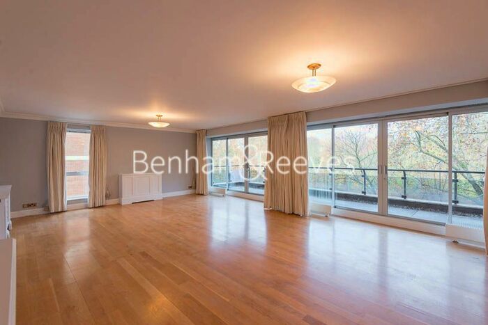 4 Bedroom Flat To Rent In Hyde Park Gate, Kensington, SW7